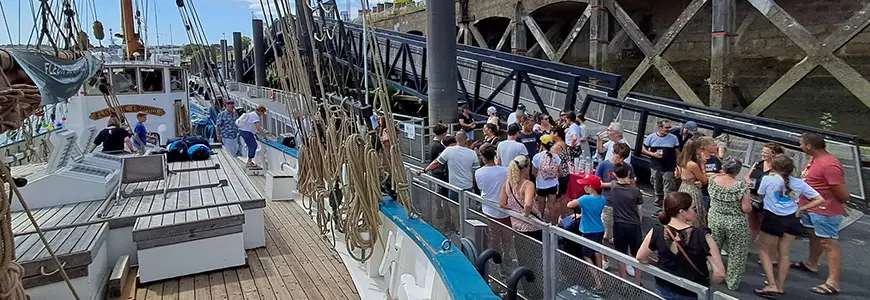 Arrivée des matelots a bord et des familles à quai !