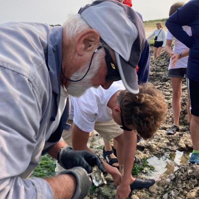 Yves a ouvert une huître 