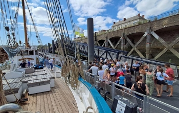 Arrivée des matelots a bord et des familles à quai !